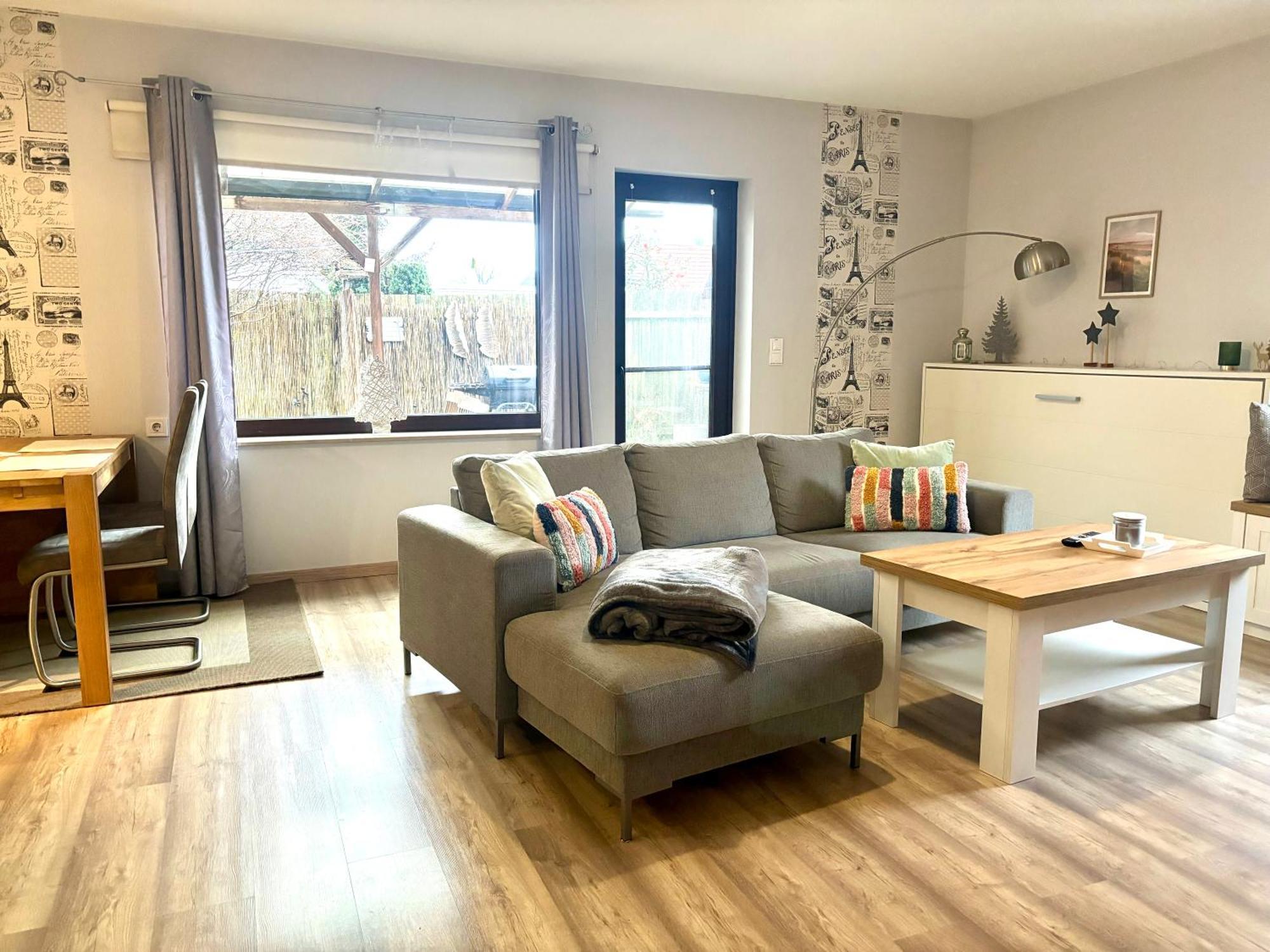 Grosse Wohnkueche, Terrasse, Schlafzimmer Am Steinhuder Meer, Wlan, Parkplatz, Fussbodenheizung, 70Qm Wunstorf Exterior foto